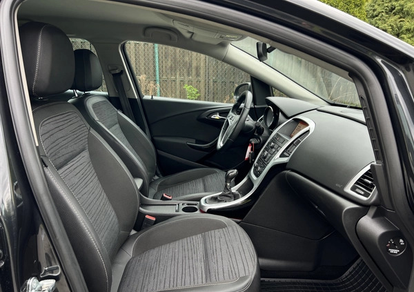 Opel Astra cena 38900 przebieg: 129999, rok produkcji 2015 z Pruchnik małe 781